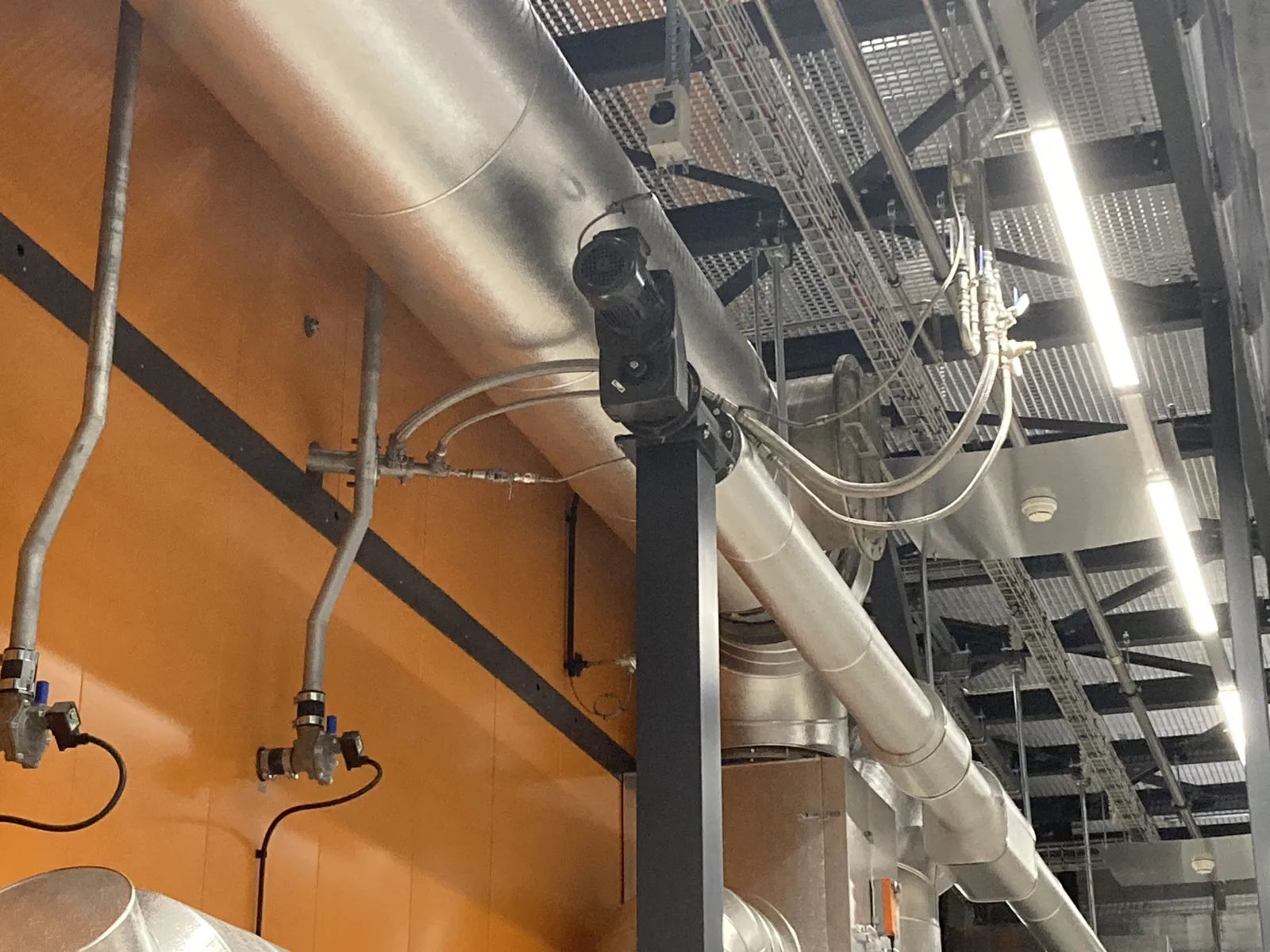SNCR injection lances installed on the 8 MW biomass boiler, with urea and atomising air lines – Switzerland
